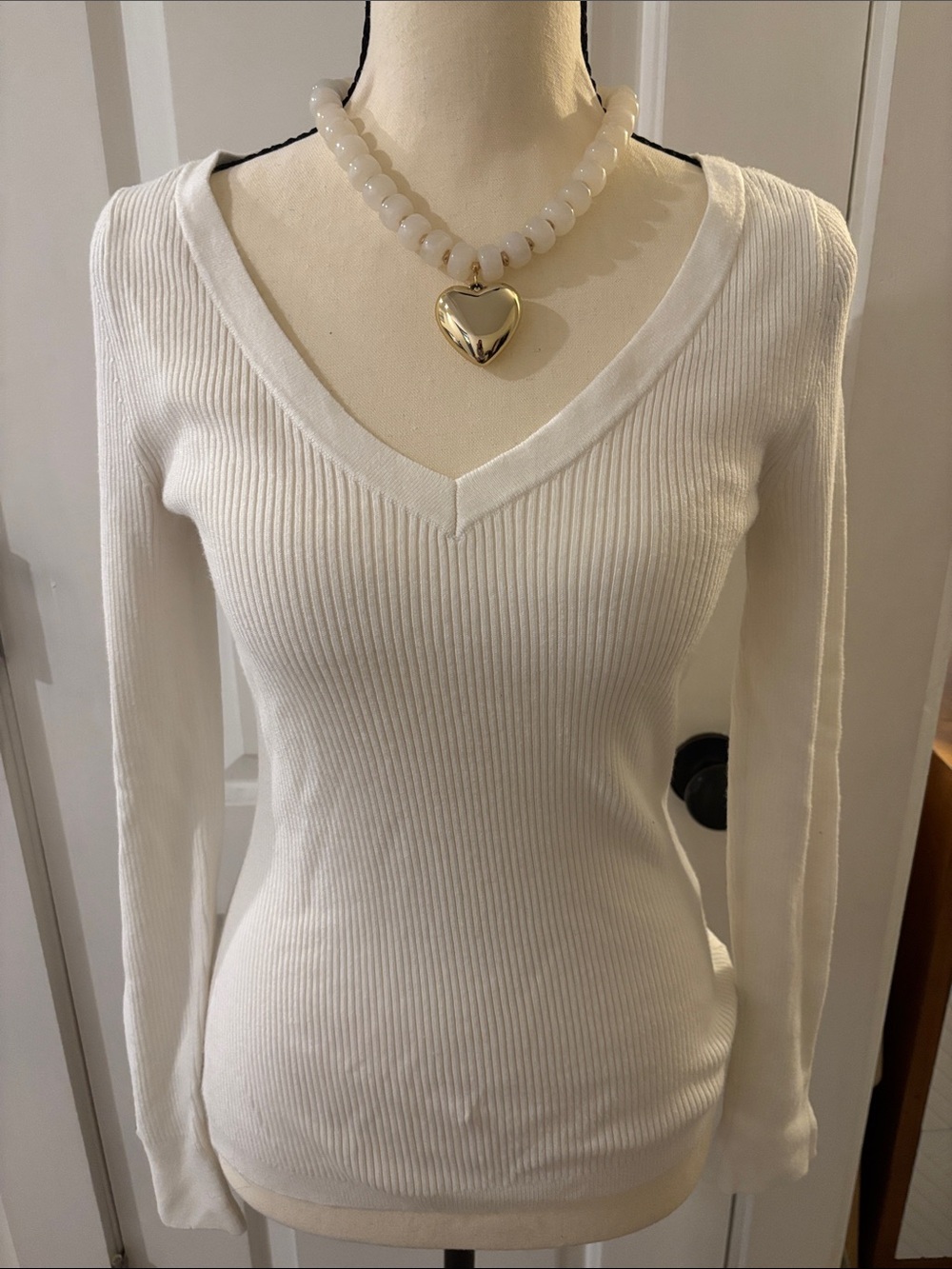 White House Black Market Cream Ribbed V-Neck Sweater